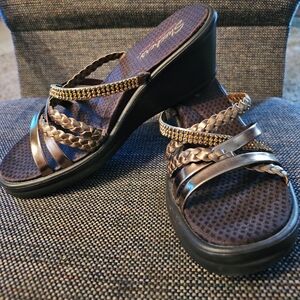 Sketchers sandals, bronze, size 9